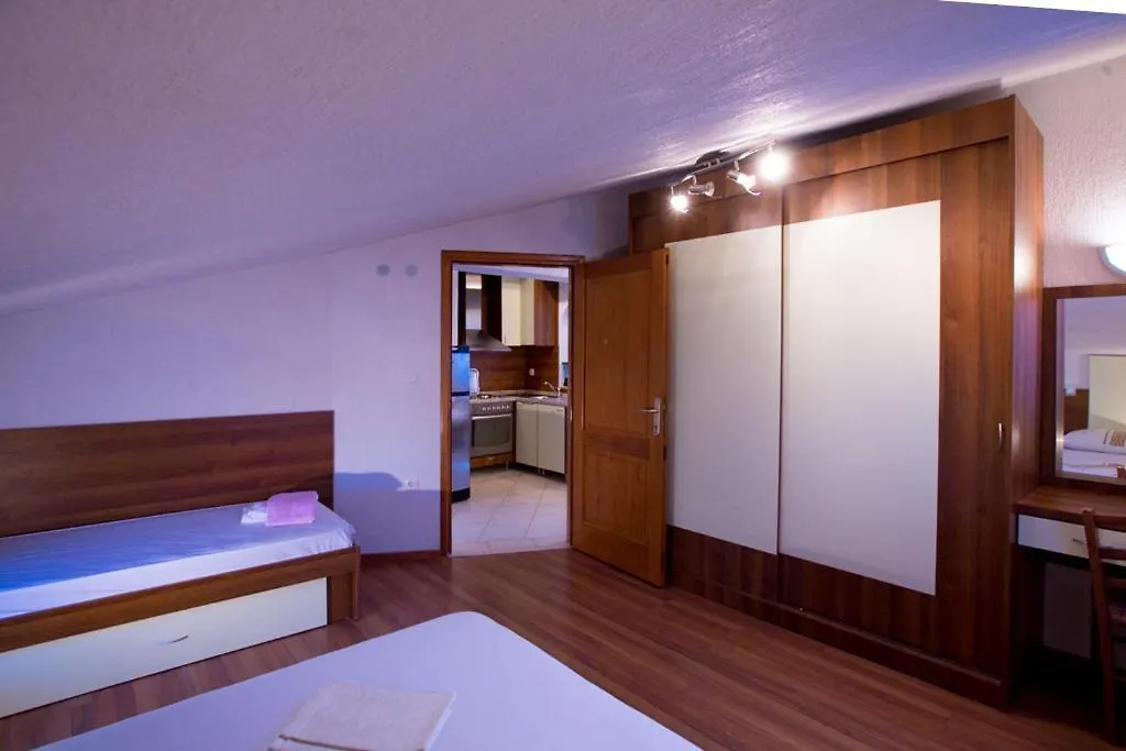 Apartmani Fuza Rab Supetarska Draga Guest house