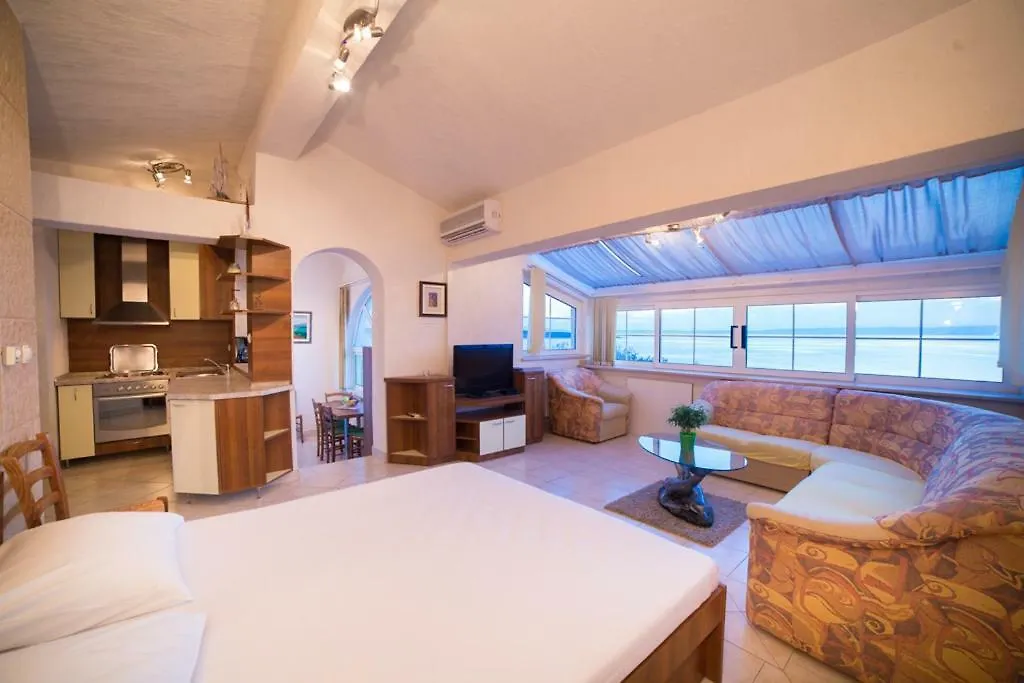 Apartmani Fuza Rab Supetarska Draga Guest house