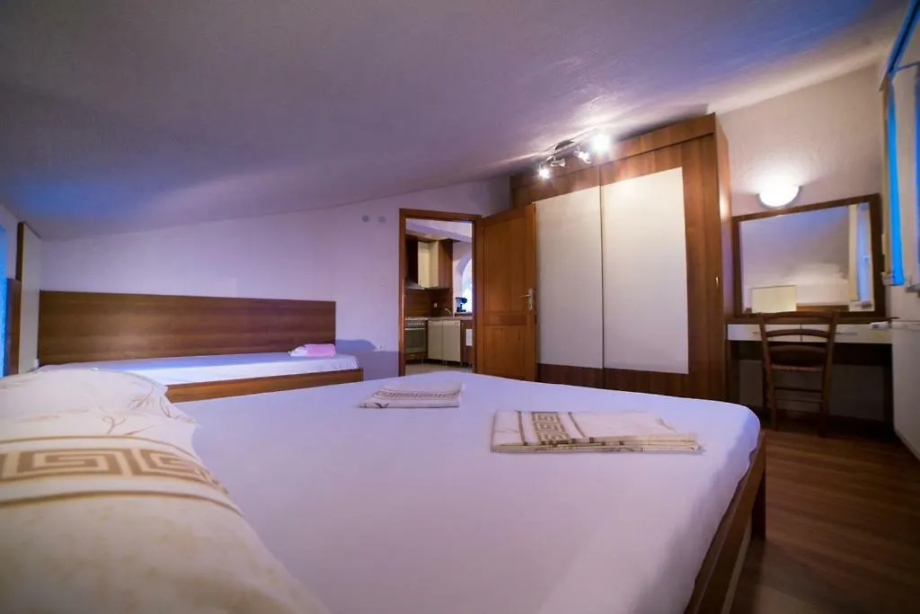 Apartmani Fuza Rab Supetarska Draga Guest house