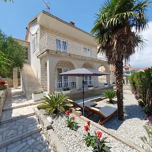 https://apartment-zvjezdana-trogir.hotels-in-trogir.com
